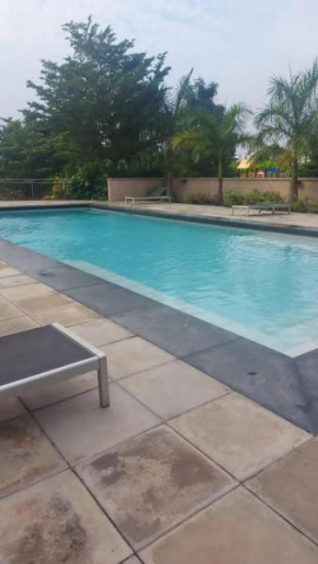 Contemporary 1 bedroom with pool
